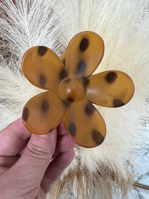 OVERSIZE MATTE FLOWER HAIR CLIPS